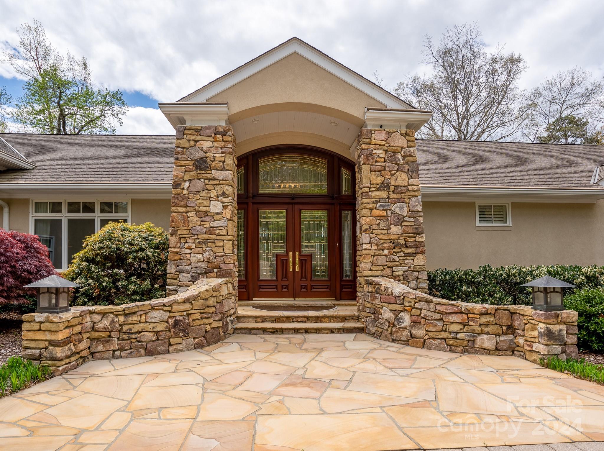 Porters Gln, New London, NC 28127