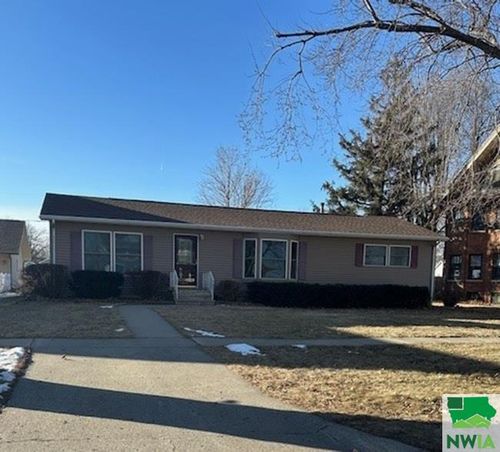 207 S Davenport St, Holstein, IA, 51025 | Card Image