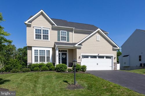 1033 Cedarbrook Ln, Pennsburg, PA, 18073-1242 | Card Image