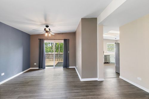 17 Autumn Ln, Streamwood, IL, 60107-2886 | Card Image