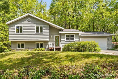 4701 Woodvalley Ct, Rockford, MI, 49341-9799 | Card Image