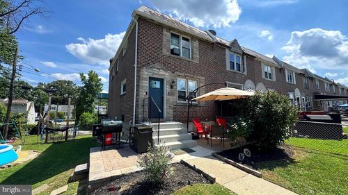 218 Spruce St, GLENOLDEN, PA, 19036-1019 | Card Image