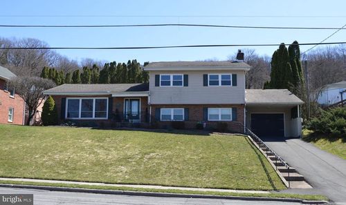 2057 Mahantongo St, Pottsville, PA, 17901-3109 | Card Image