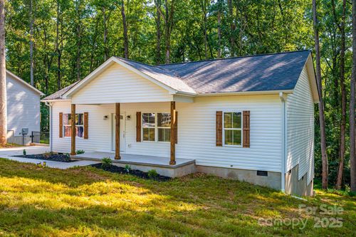 1452 W 7th St, Newton, NC, 28658-8592 | Card Image