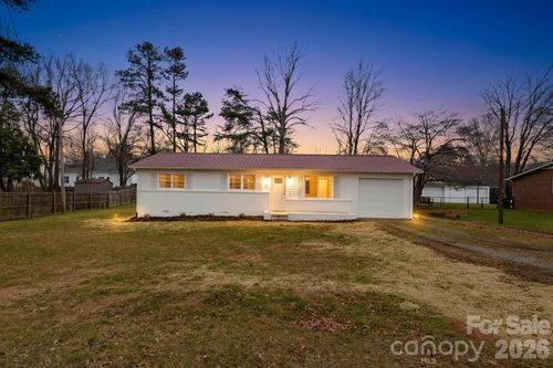 339 S Eastway Dr, Troutman, NC, 28166-8614 | Card Image