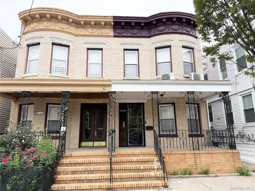 8615 88th Avenue, New York, NY, 11421 | Card Image