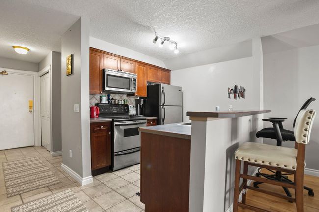 110 - 420 3 Avenue Ne, Home with 2 bedrooms, 1 bathrooms and 1 parking in Calgary AB | Image 2