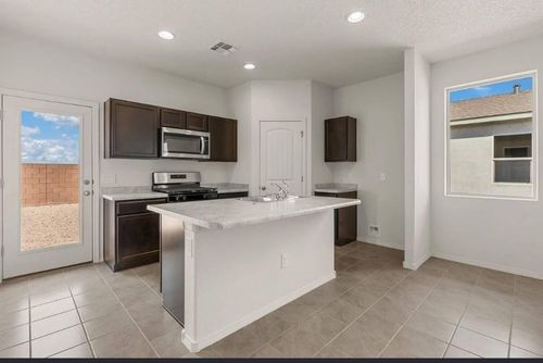 32 Camino Viejo, Los Lunas, NM, 87031-9195 | Card Image