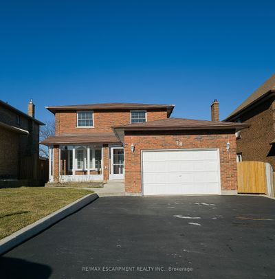 18 Quincy Crt, House other with 4 bedrooms, 4 bathrooms and 5 parking in Hamilton ON | Image 1