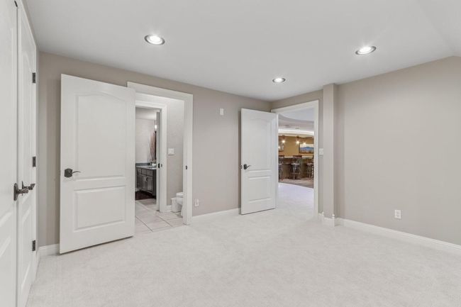 1601 Cedar Bend, House other with 5 bedrooms, 4 bathrooms and null parking in Hartland WI | Image 66