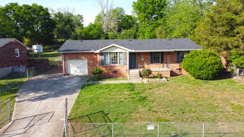 111 S Valley Rd, Hendersonville, TN, 37075-2128 | Card Image