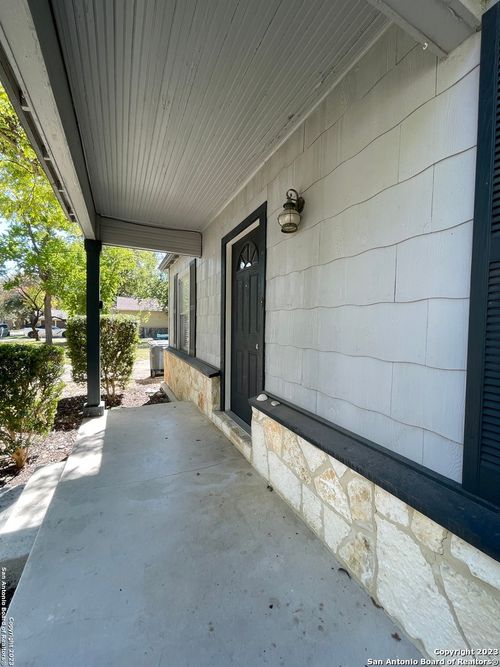 935 Allen Ave, New Braunfels, TX, 78130-4903 | Card Image