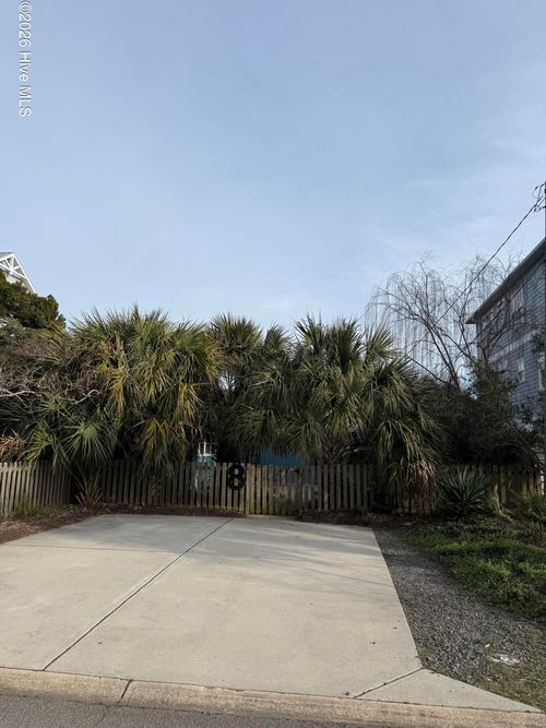 8 Lagoon Dr, Wrightsville Beach, NC, 28480-2636 | Card Image