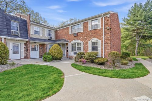 198 Doxbury Ln, Suffern, NY, 10901-7260 | Card Image