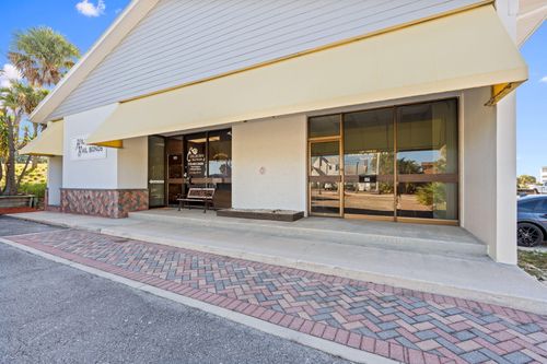 321 S 2nd St, Fort Pierce, FL, 34950-1520 | Card Image