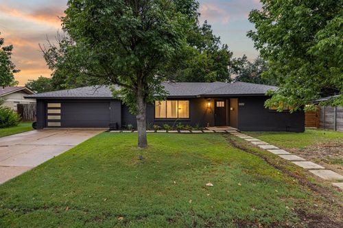 2902 Skylark Dr, Austin, TX, 78757-2033 | Card Image