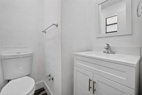 apt-25-3265 Virginia St, Miami, FL, 33133-5240 | Card Image