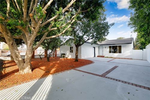 15643 Lassen St, North Hills, CA, 91343-1529 | Card Image