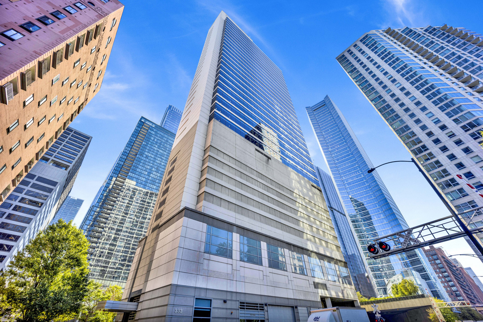 1702 333 N Canal Street, For Sale in Chicago Zoocasa