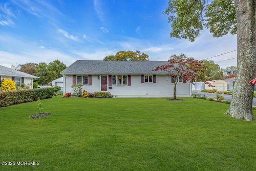 86 Essex Ave, Hazlet Township, NJ, 07734-3250 | Card Image