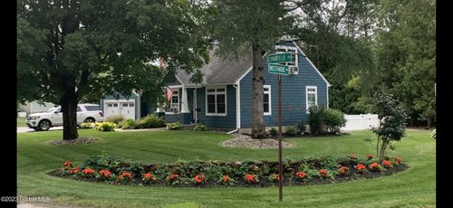 4 Lynnfield Dr, Queensbury, NY, 12804-1117 | Card Image