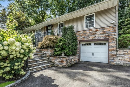 5 Meadowfield Ln, Glen Cove, NY, 11542-1613 | Card Image