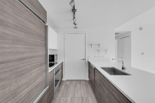 apt-509-1100 S Miami Ave, Miami, FL, 33130-4161 | Card Image