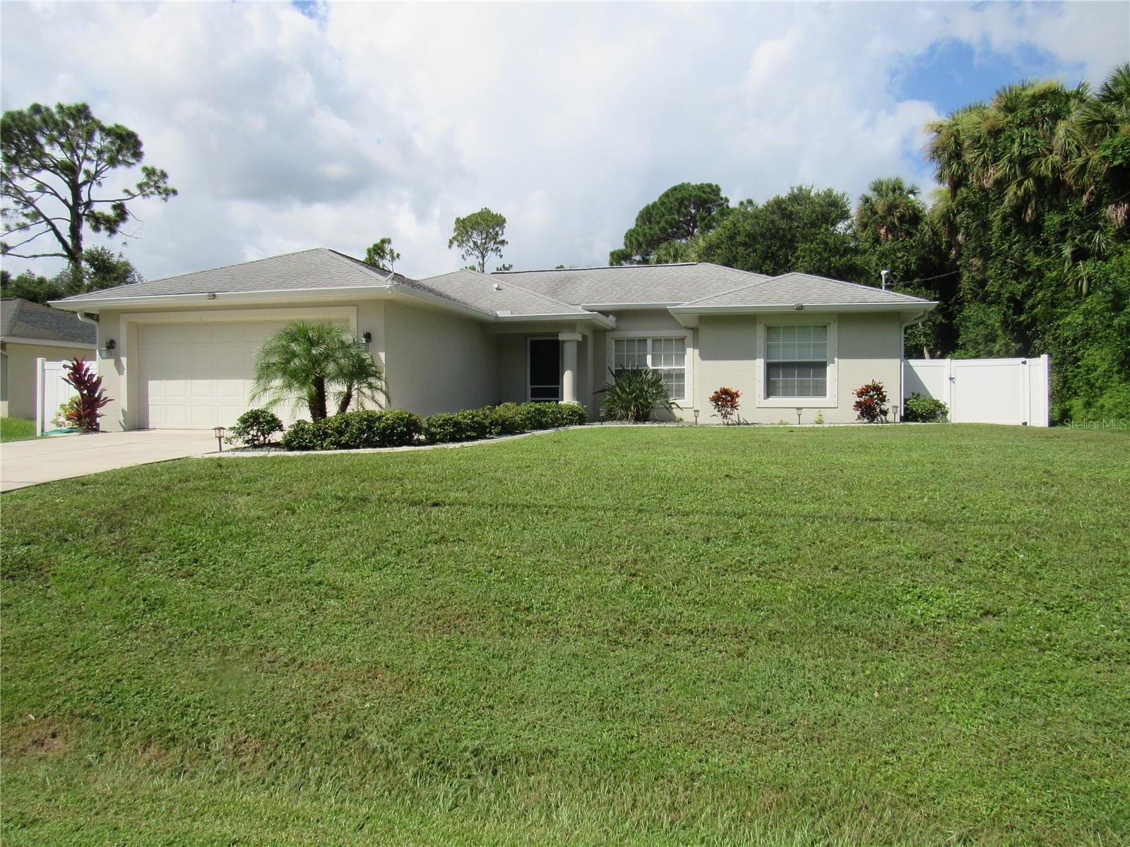 Albatros Ln, North Port, FL 34288