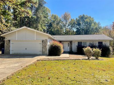 8800 Crestwood Drive, House other with 4 bedrooms, 2 bathrooms and null parking in Mount Pleasant NC | Image 1