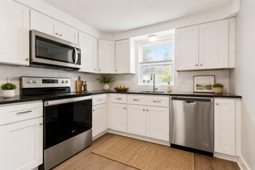 2a-9 Cole St, South Portland, ME, 04106-4215 | Card Image