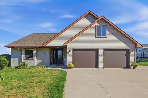 4002 Oak Knoll Dr, Eau Claire, WI, 54701-3895 | Card Image
