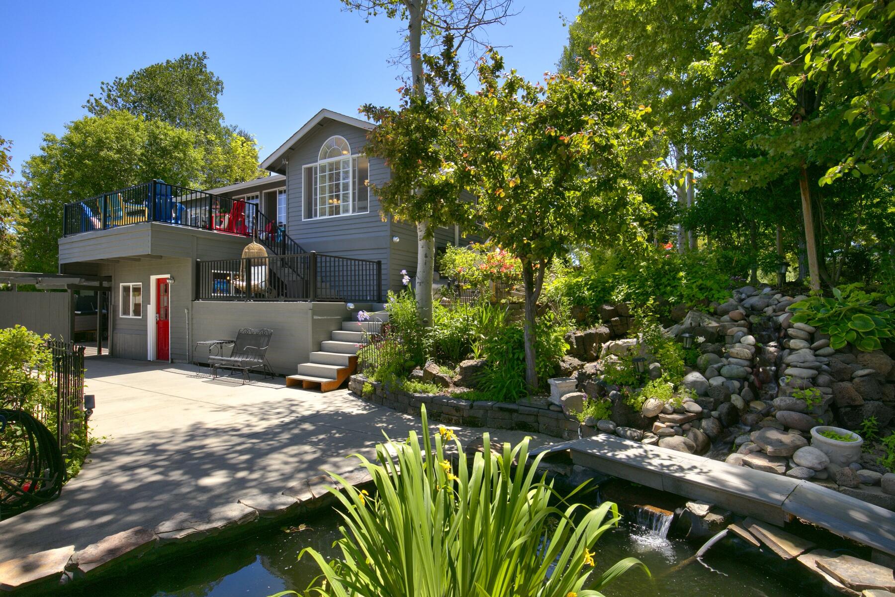Lyra Dr, Bend, OR 97703