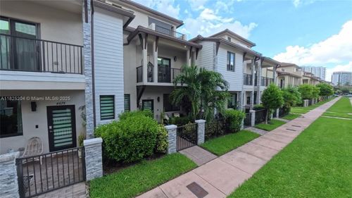 4680-4680 Nw 83rd Path, Doral, FL, 33166-5396 | Card Image