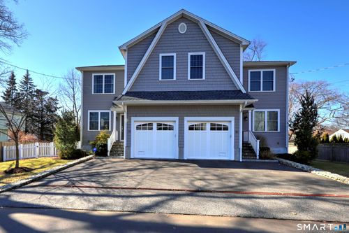 30-30 Narrow St, Fairfield, CT, 06824-5834 | Card Image