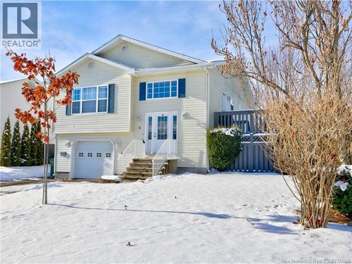 4 Watling Cres, Oromocto, NB, E2V4M7 | Card Image