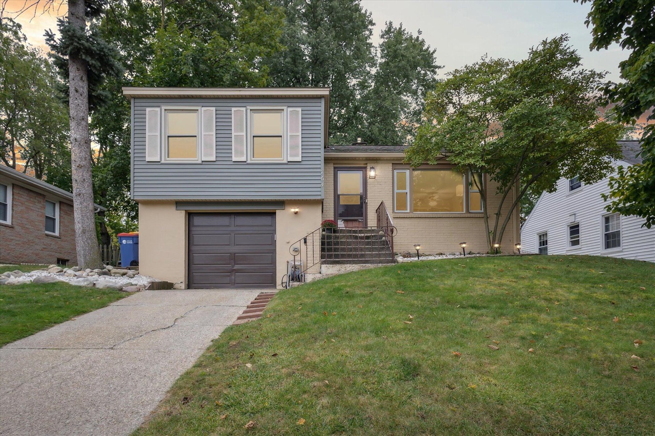 Halena St, Grand Rapids, MI 49505