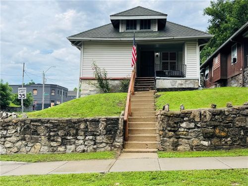 542 Cypress Ave, Kansas City, MO, 64124-2147 | Card Image