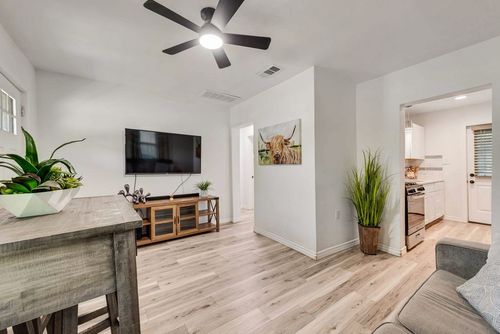9213 S Dodson Dr, White Settlement, TX, 76108-2611 | Card Image
