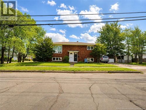 138 Crandall St, Moncton, NB, E1C4E3 | Card Image