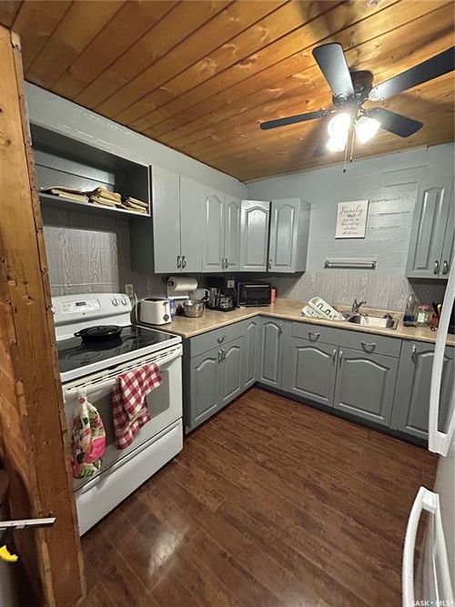203 Prouse St, Kelvington, SK, S0A4J0 | Card Image