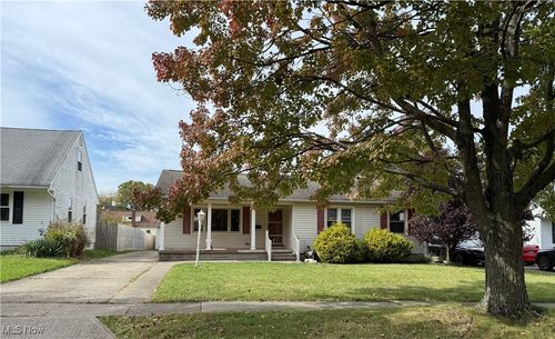 2800 Norma St, Cuyahoga Falls, OH, 44223-1733 | Card Image