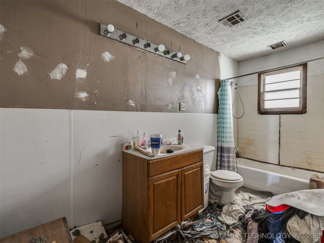 102 N Hayden St, House other with 3 bedrooms, 1 bathrooms and null parking in Chouteau OK | Image 20