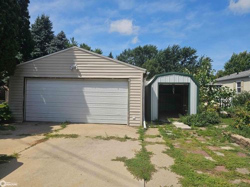 1325 Huntington Rd, Waterloo, IA, 50701-3452 | Card Image