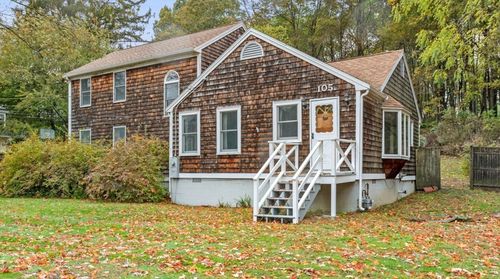 105 Martin St, Essex, MA, 01929-1217 | Card Image