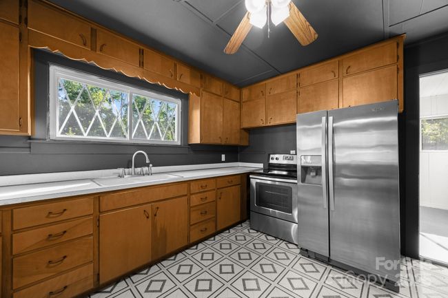 109 Short St, Home with 3 bedrooms, 2 bathrooms and null parking in Waynesville NC | Image 9