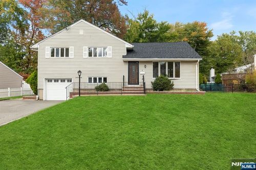 6 Meadow Dr, Little Falls, NJ, 07424-1311 | Card Image