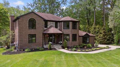 5695 Deerwood, Commerce Twp, MI, 48382-1019 | Card Image