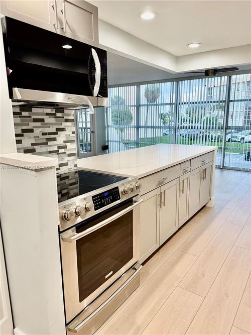 apt-217-601 Three Islands Blvd, Hallandale Beach, FL, 33009-2831 | Card Image