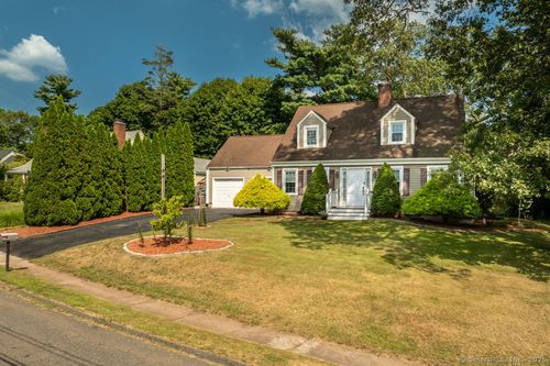 57 Otis St, Manchester, CT, 06040-5911 | Card Image