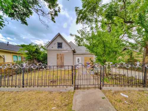 2733 Travis Avenue, Fort Worth, TX, 76110 | Card Image